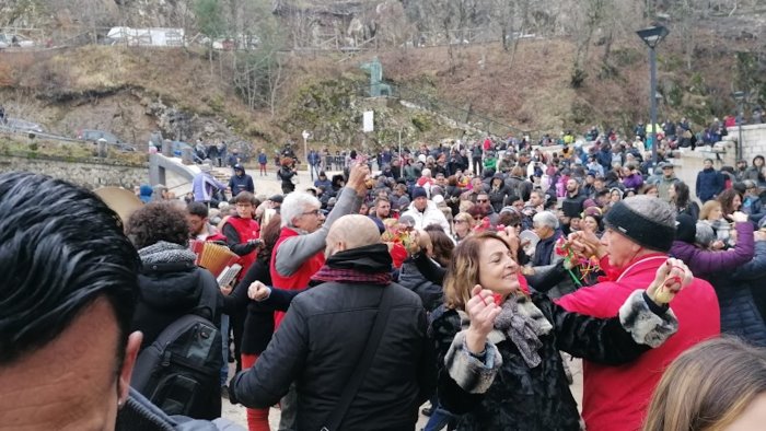 candelora posseduti dalla tradizione e grandma stasera al 99 posti