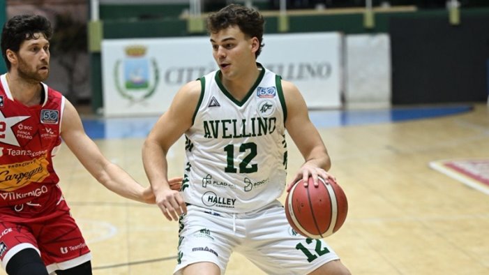 avellino basket impresa contro la carpegna prosciutto basket pesaro 82 80