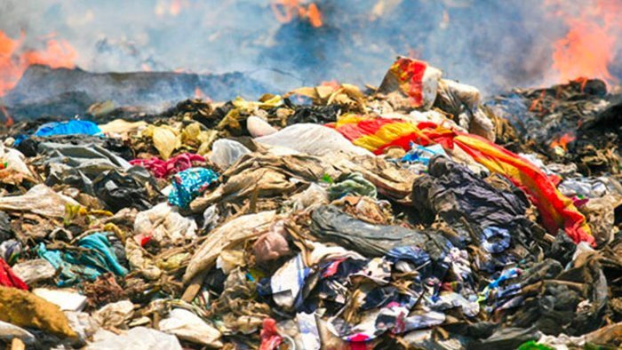 terra dei fuochi la commissione antimafia apre un inchiesta dopo la condanna