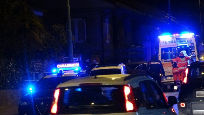 ariano avverte un malore alla guida e si schianta contro due auto in sosta