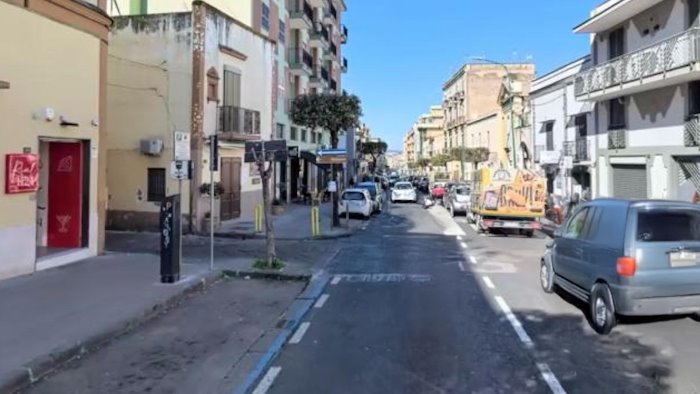 dodicenne travolta davanti alla scuola paura a torre del greco