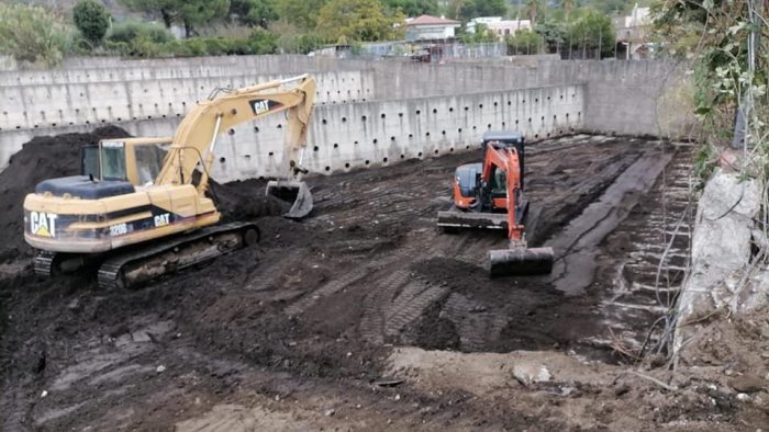 sarno via allo svuotamento delle vasche piene di fango