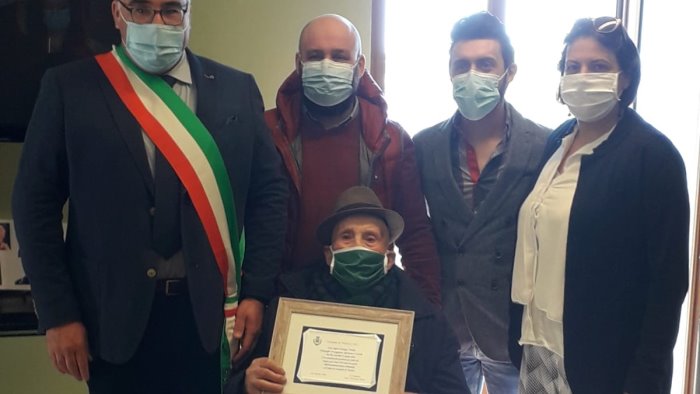 nonno giuseppe compie 100 anni trevico in festa
