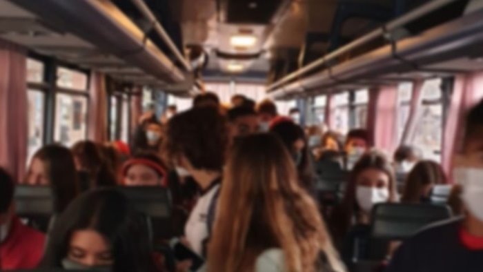 bus scolastici sovraffollati de luca ha risolto il problema