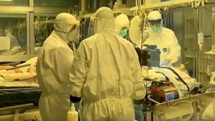 covid tre contagi a solofra donna ricoverata al moscati