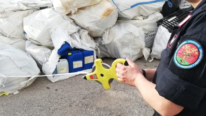 smaltimento illegale di rifiuti 2 persone denunciate a serino