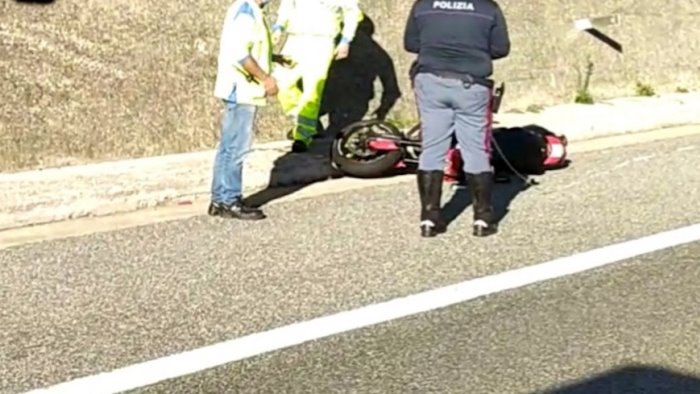 schianto in moto sull a16 muore 25enne di castelbaronia