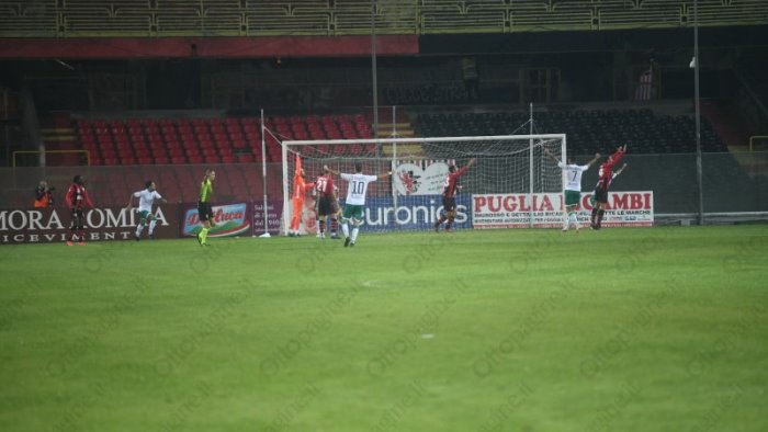 l avellino fa festa a foggia e cala il tris in trasferta 2 1