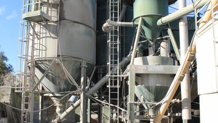 rifiuti stoccati in area protetta sigilli ad un azienda