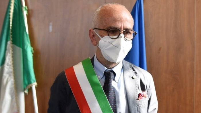 fornitura banchi scuole simonelli sinergia con arcuri