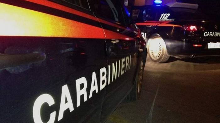 scafati bomba carta distrugge saracinesca di un bar