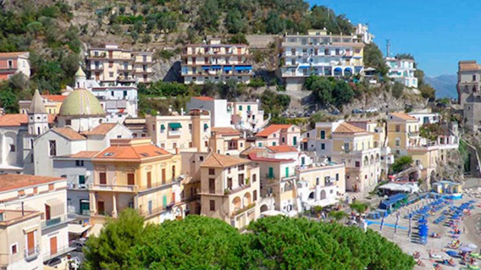 contagi in salita a cetara il sindaco vara il lockdown locale