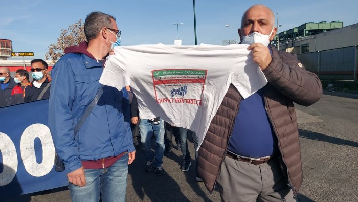 i lavoratori whirlpool bloccano la a3