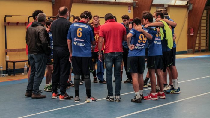 pallamano benevento in sicilia per restare in vetta