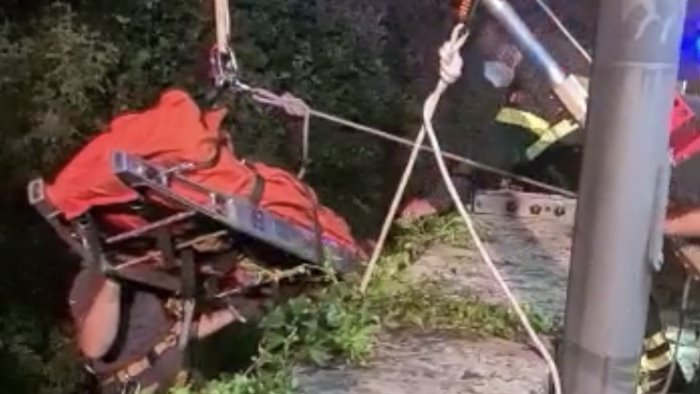 donna gi da un ponte a morcone viva per miracolo