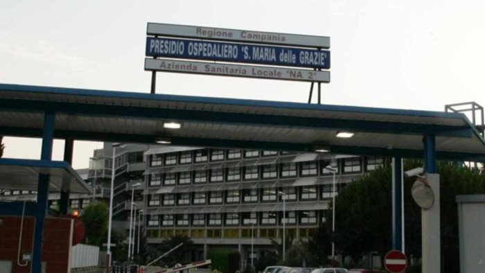 pozzuoli fila di auto all ospedale in attesa di tamponi