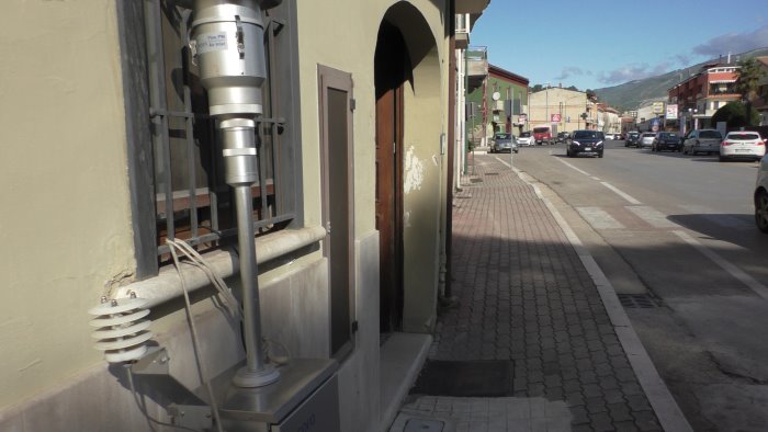 incendio airola cresce l attesa per i primi dati arpac sull inquinamento