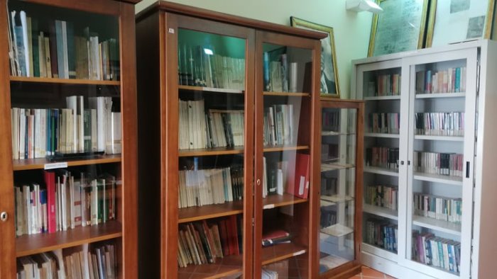 grottaminarda la bibilioteca comunale cerca materiale librario