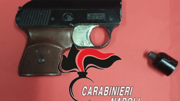 controlli dei carabinieri sequestrata una pistola lanciarazzi