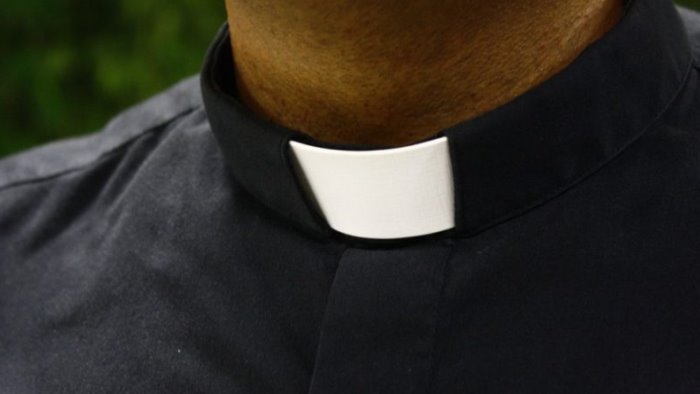 prete irpino arrestato per abusi la diocesi di aversa prende le distanze