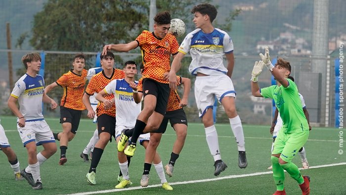 under 17 pareggio all avellola tra benevento e frosinone le foto