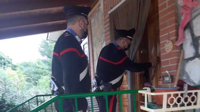 si fingono impiegati dell enel e tentano una truffa denunciati dai carabinieri