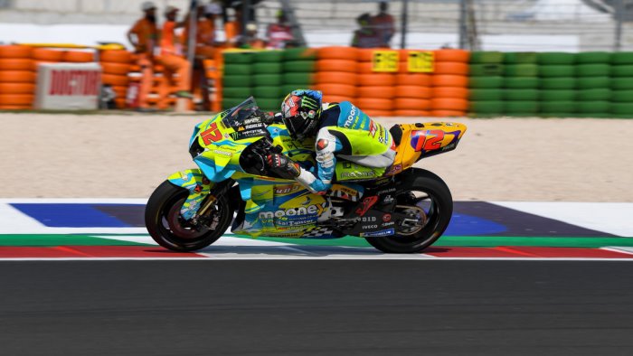 prima pole motogp per bezzecchi in thailandia