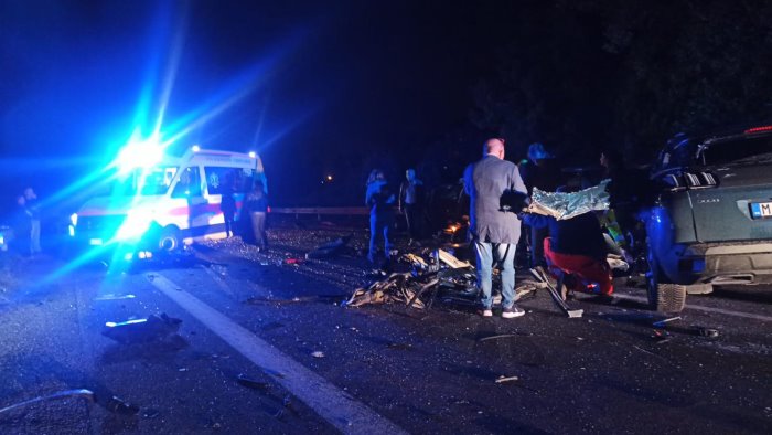 incidente sulla cilentana cinque i veicoli coinvolti un morto e diversi feriti