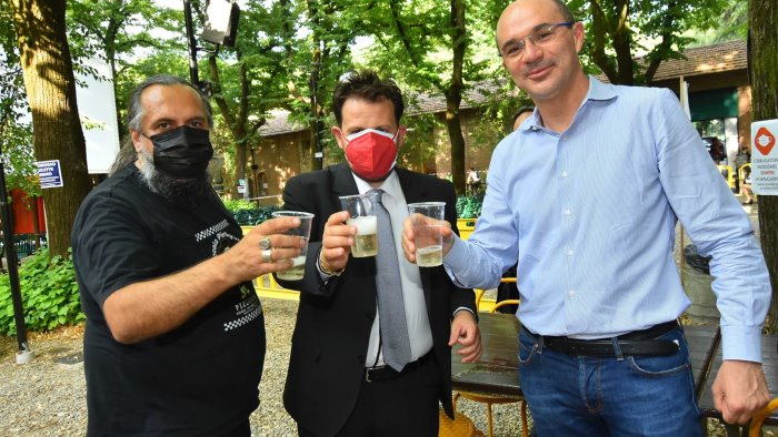 grande pranzo a tramonti si accendono i fornelli per finanziare la solidarieta