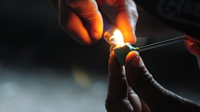 in casa con hashish e crack 50enne denunciata a sirignano