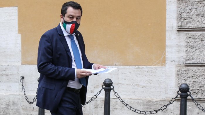 salvini code infinite negli ospedali ma de luca spende per cortei di pace