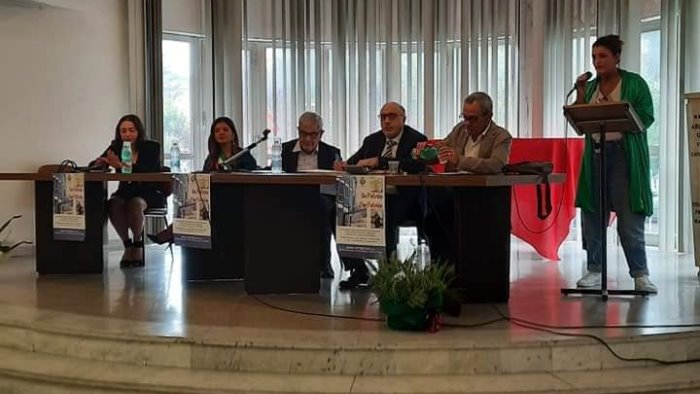cava intitolata a patrizia reso la sala convegni della biblioteca comunale