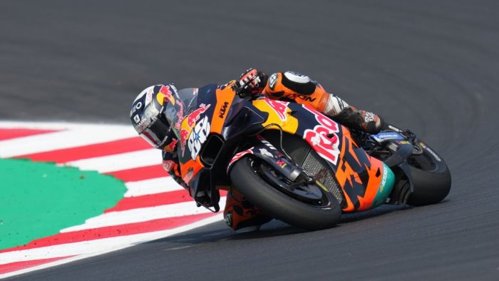 motogp oliveira vince in thailandia e bagnaia e a 2 da quartararo