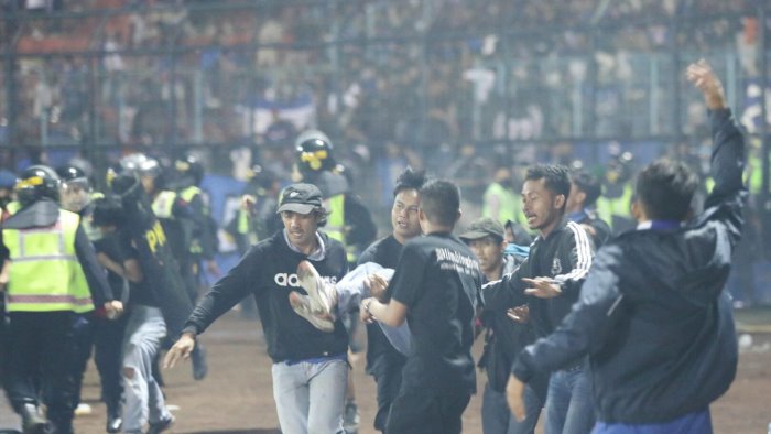 tragedia allo stadio in indonesia indentificate 124 vittime