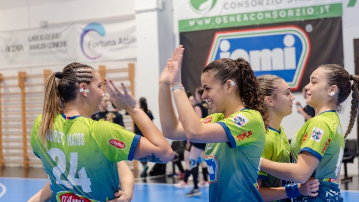 pallamano a1 agevole vittoria per la jomi salerno contro la tushe prato