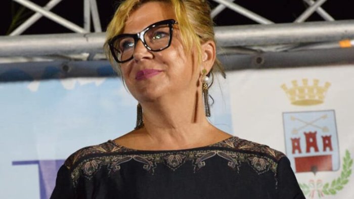 agropoli si dimette l assessore e vicesindaco maria giovanna d arienzo