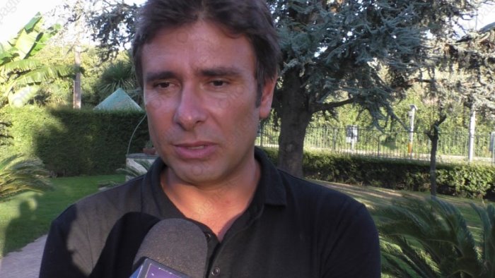 20 bottiglie d vodka pd si indigna ma ama berlusconi parola di di battista