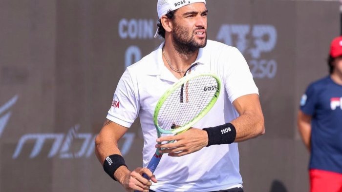 tennis atp 250 di napoli berrettini vola in finale dopo una lunga battaglia