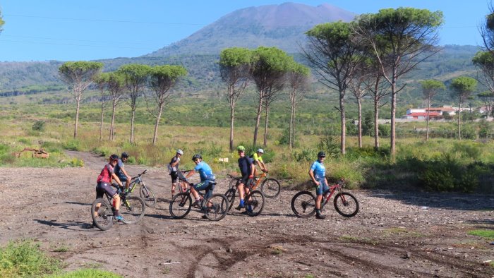 a torre del greco alle porte il grande ritorno della cicloturistica del vesuvio
