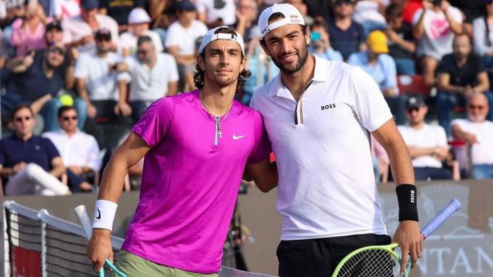 tennis atp 250 di napoli musetti batte berrettini e si prende il trofeo