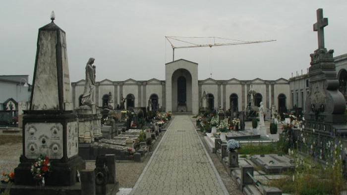 cimitero benevento ecco gli orari per la commemorazione dei defunti
