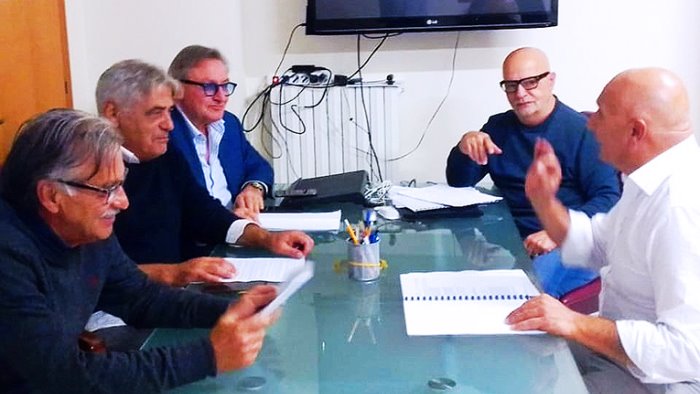 caro bollette confiap il governo dichiari l energia bene comune