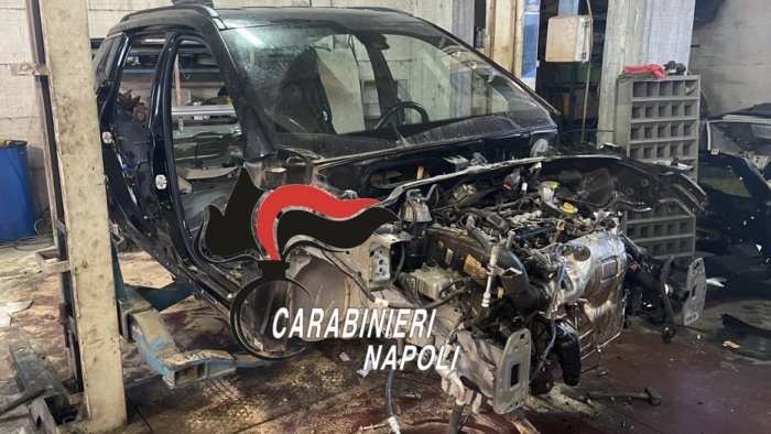 smontano una jeep compass rubata ma il gps li tradisce grave errore dei ladri