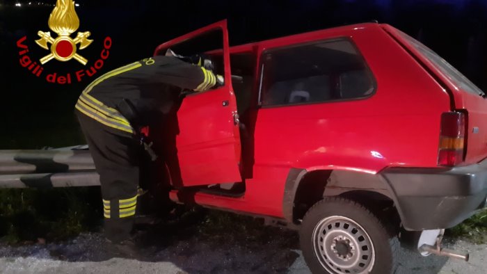 sbanda e si schianta contro il guard rail 67enne trasportato al moscati