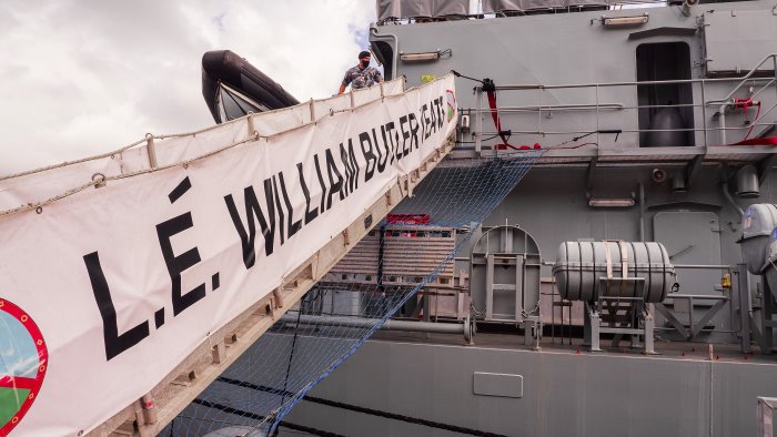 nomi di poeti e drammaturghi alle navi da guerra che puntano la cocaina