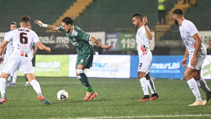 casertana avellino un centrocampista biancoverde torna tra i convocati