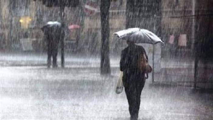 meteo campania e allerta gialla rischio frane e allagamenti anche in irpinia