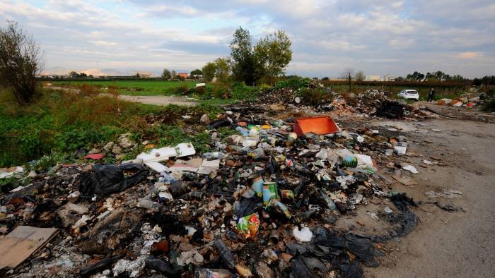 rifiuti strasburgo condanna italia per la discarica di caserta