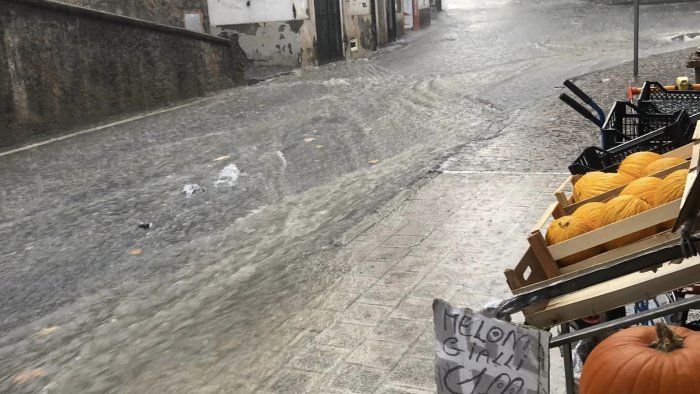piano di sorrento la mortora san liborio trasformata in un fiume in piena