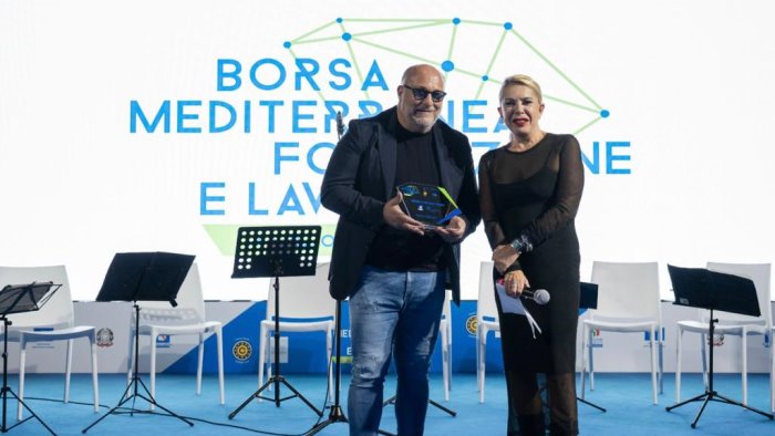 premio capitale umano da confindustria campania omaggio a carnico